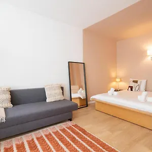  Apartment Theaterstudio 1